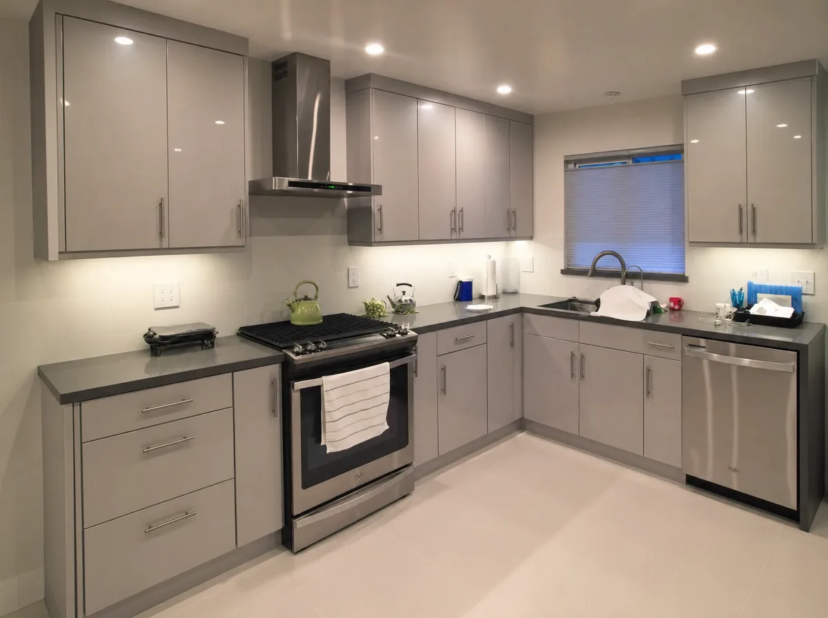 The U, Flat-front — Three walls of slab fronts and two corners — twenty boxes, the most cabinetry on the shelf, with the range wall reading as one uninterrupted surface. Generated visualisation, not a photograph.