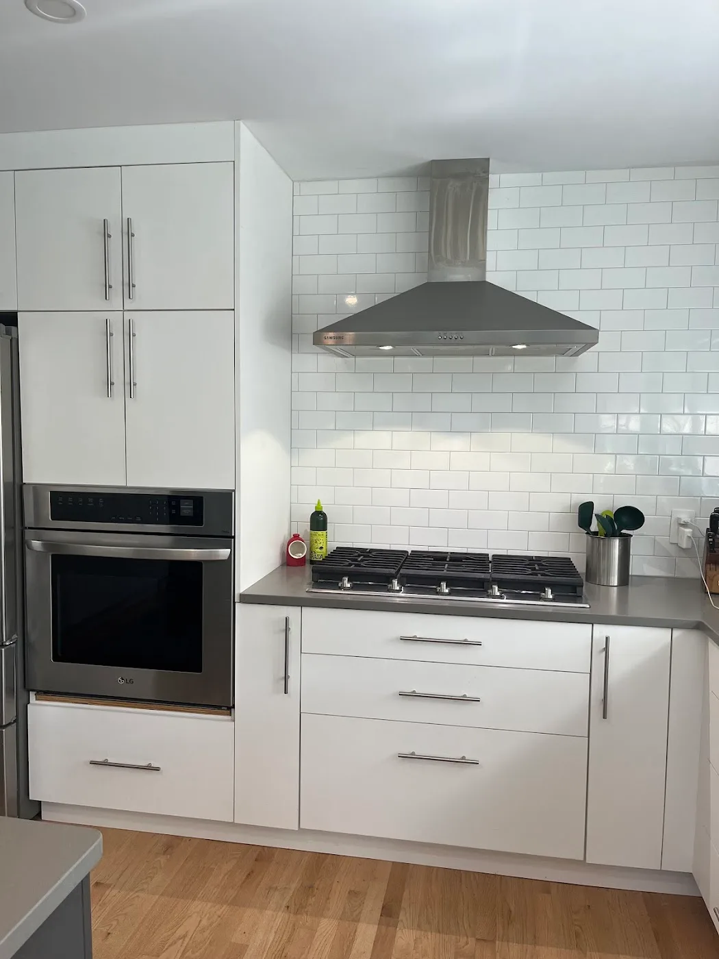 A kitchen by Quality Design Cabinet, photographed by Kelly Linn