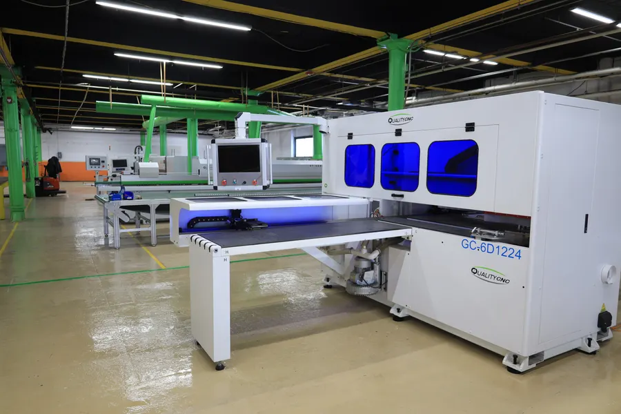Panel production floor — CNC routing, edgebanding and packing