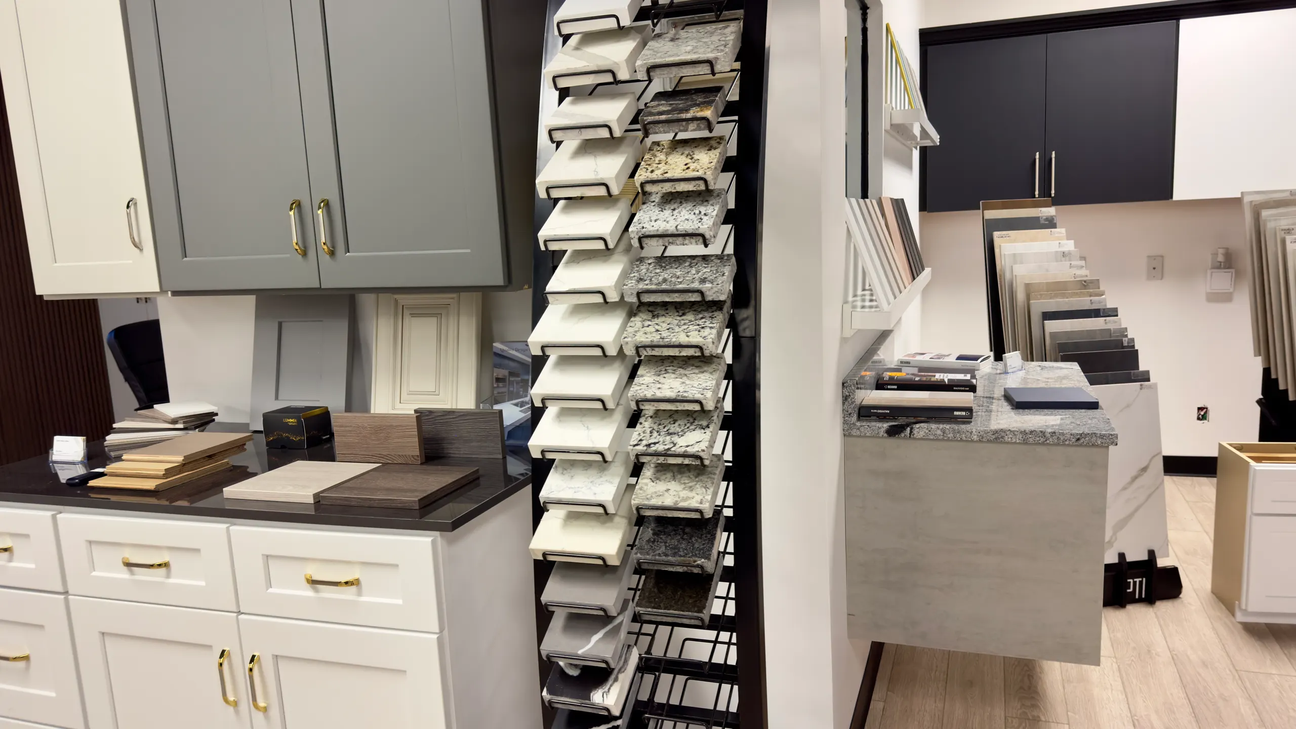 The slab sample rack on the showroom floor, between the cabinet displays
